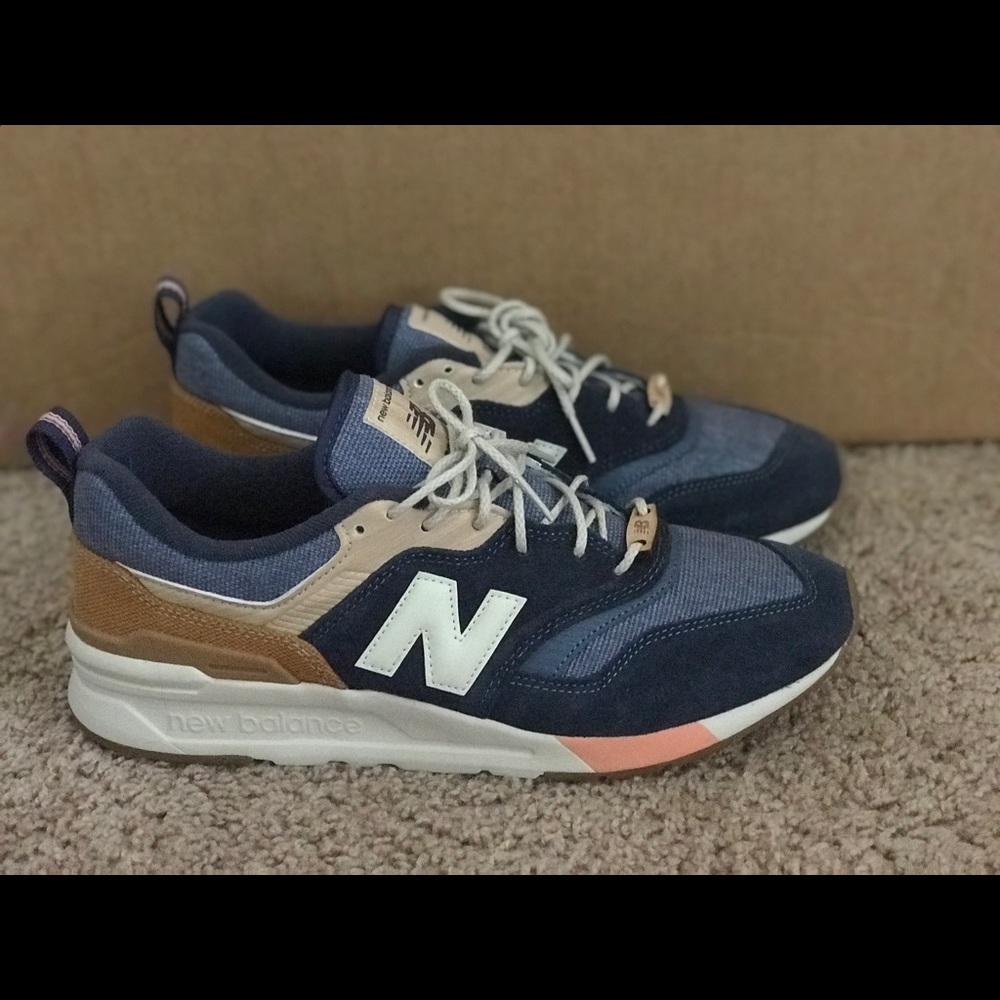 Exclusive 997 New Balance - Picture 2 of 3